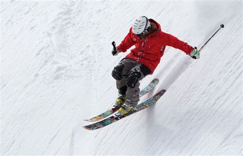 8 Easy Stretches to Prep for Downhill Skiing - Activa Physiotherapy Ottawa