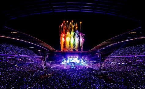 Coldplay's Concert Tour Movie Shows 'A Head Full of Dreams' Lighting Up Fans | Newswire