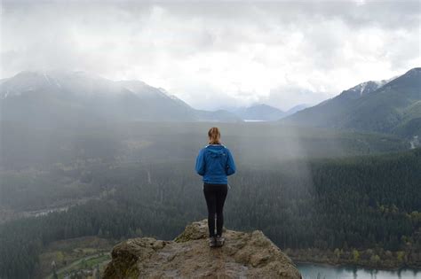 Essential Hiking Gear For a Day in the Mountains | EXSPLORE