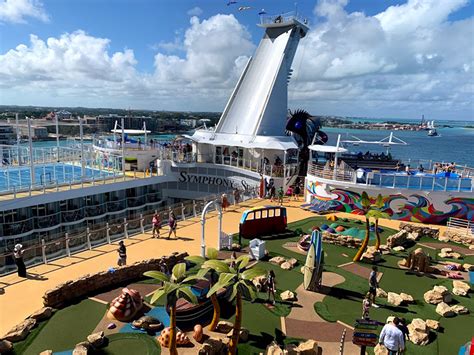 12 family activities on a Symphony of the Seas Cruise | AMA Travel