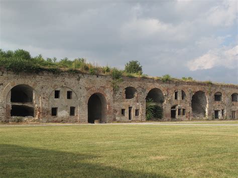 SLAVONSKI BROD - The Fortress - a photo on Flickriver