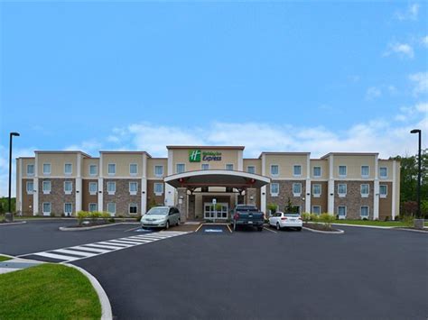 Hotels in Canandaigua, NY with Pools | Holiday Inn Express Canandaigua ...