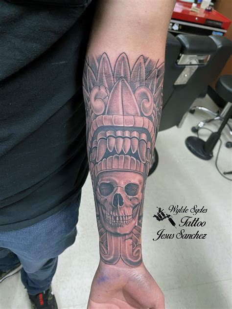 Skull with Aztec Headdress Tattoo | Headdress tattoo, Aztec tattoo, Tattoos