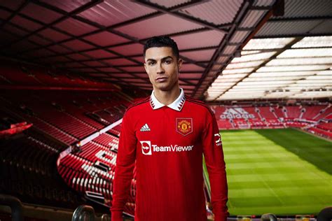 Manchester United release new home kit with iconic collar and Cristiano ...