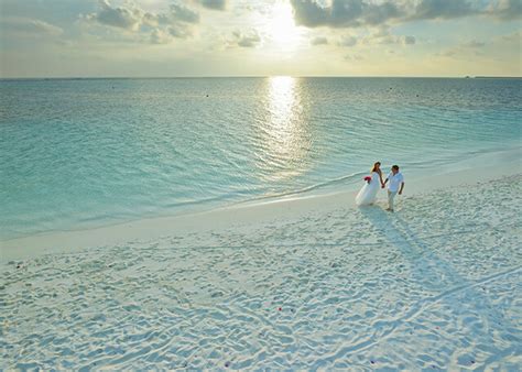 Holiday Island Resort & Spa Maldives | DMC Maldives