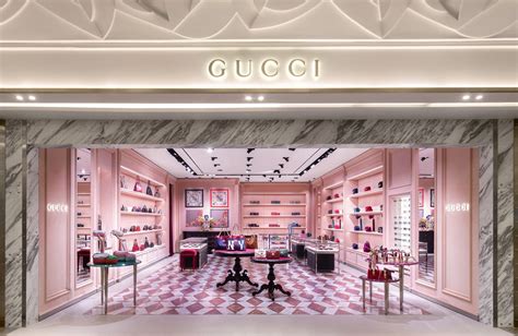 Gucci Opens New Store at Galeries Lafayette, Dubai Mall Shoe Store Design, Jewelry Store Design ...