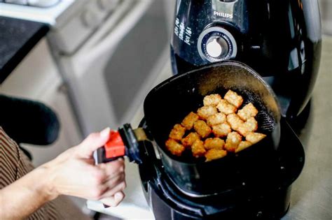 How To Deep Clean An Air Fryer To Remove Baked-On Food And Grease ...