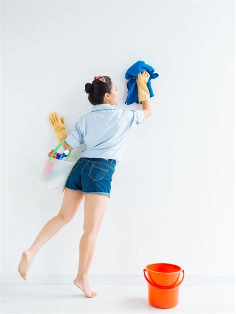 How to Clean Walls | DIY