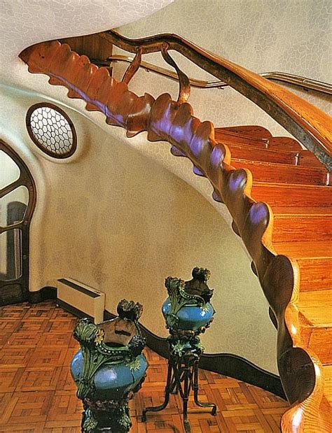 Gaudi Designer :: Casa Batllo > Cabinet-work - Oak staircase