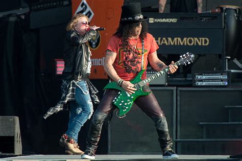 Slash Enjoys Playing Guns N’ Roses’ ‘Chinese Democracy’ Songs