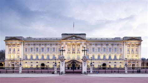 Queen Elizabeth to vacate her Buckingham Palace rooms for refit: aide - CGTN