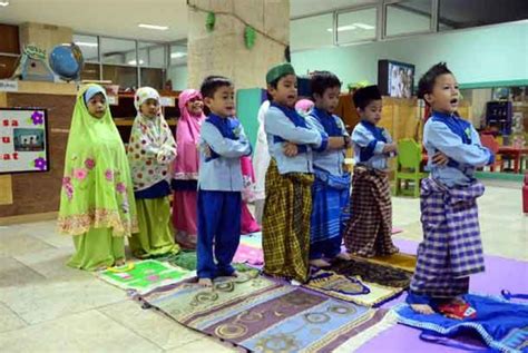 Ajari Dulu Anak Cara Shalat yang Benar | Republika Online