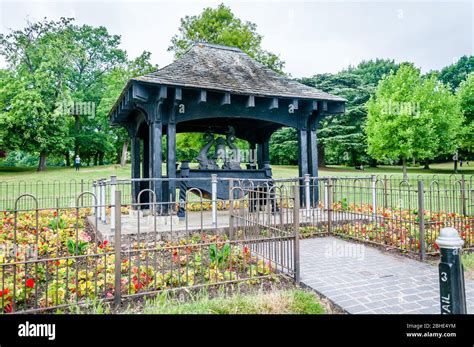 Crystal palace park maze hi-res stock photography and images - Alamy