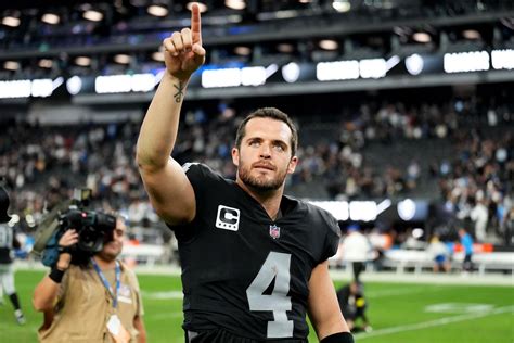 Derek Carr trade rumors: Raiders grant QB permission to speak with teams