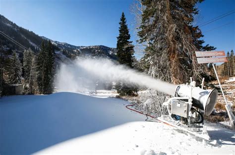 Utah ski resort visits hold steady, but analysts expect a hit this season