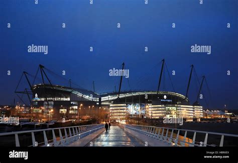 Etihad stadium night hi-res stock photography and images - Alamy