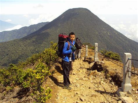 BERANDA MAYA NAF: Mendaki Gunung Gede Pangrango