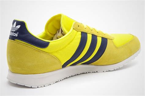 adidas Adistar Racer (Wolverines) - Sneaker Freaker