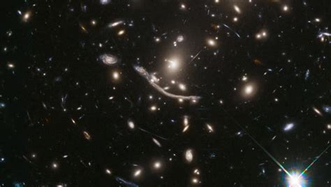 Massive Galaxy Cluster Abell 370 - Pan Across Hubble Imagery - Space ...