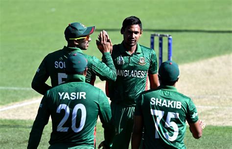 Mustafizur Rahman picked up two wickets, including that of Sikandar ...