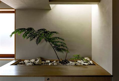 Japan Micro House with Small Zen Garden - InteriorZine