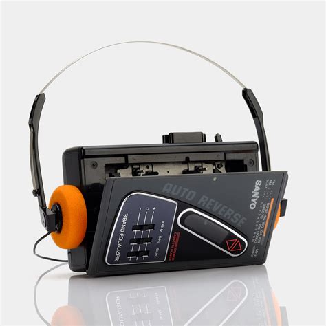 Sanyo MGR84 AM/FM Portable Cassette Player – Retrospekt