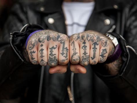 Knuckles: Photographer documents the fascinating world of knuckle tattoos | Creative Boom