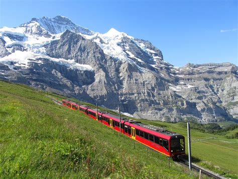 Pin op Swiss Narrow Gauge Railways