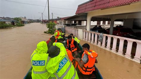 Malaysia floods: Death toll rises to 3, close to 35,000 people evacuated https://t.co/rYUgERzxHS ...