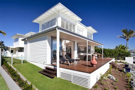 Airy beachfront home with contemporary & casual style | Modern House ...