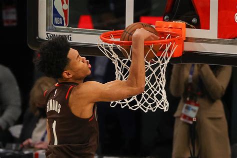 Anfernee Simons nearly kisses rim to win NBA Slam Dunk title – Daily News