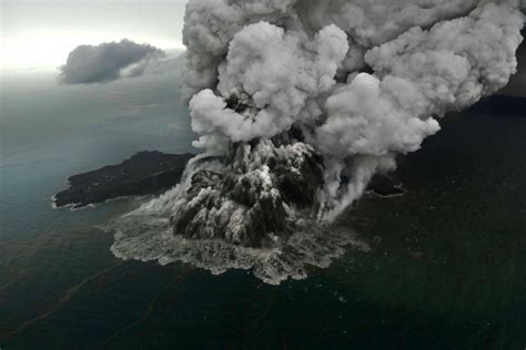 Indonesian volcano debris litters seabed after tsunami: Study | New ...