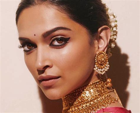 Highlight Your Eyes Just Like Bollywood Divas With These Makeup Tricks By Expert Aashmeen ...