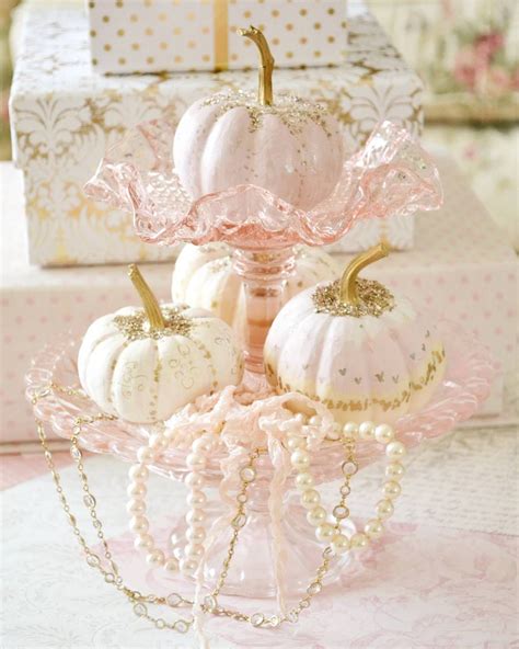 Pretty pumpkins on display ♡ www.jenneliserose.blogspot.com #jenneliserose #blogpost #p… | Pink ...