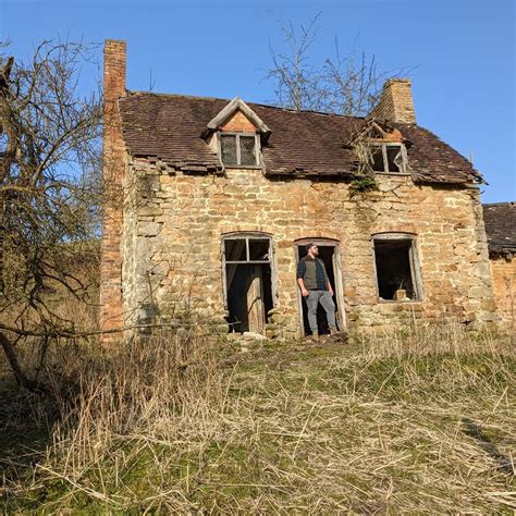 Abandoned 18th century house in England. : r/urbanexploration