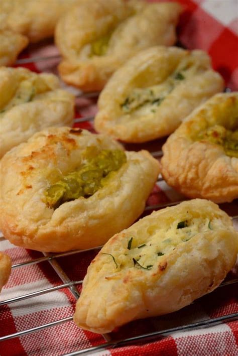 Maltese Pastizzi (Curried Pea and Ricotta Stuffed Pastries) | Recipe | Maltese recipes ...