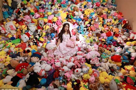 China's ‘Queen of the Claw Machine’ Spends $6,000 at Arcades to Win ...