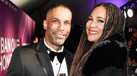 Monie Love Gets Engaged To Rezell Simmons Mid-Performance: Watch