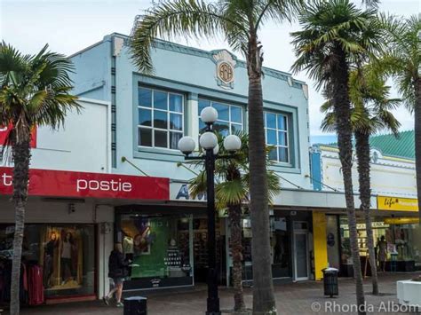 Enjoy Napier Art Deco Buildings with a Walking Tour