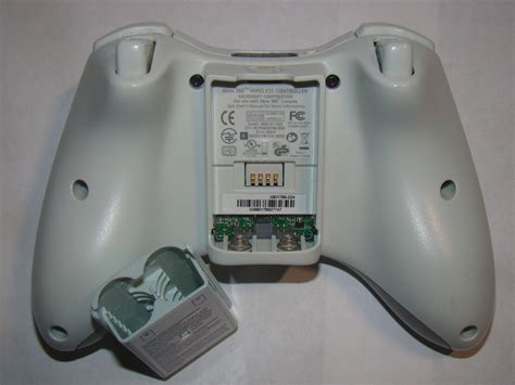 XBOX 360 - Official OEM Wireless Controller (White) - Controllers & Attachments