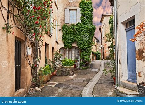 Lourmarin, Vaucluse, Provence, France: Ancient Alley in the Old Stock Photo - Image of cote ...