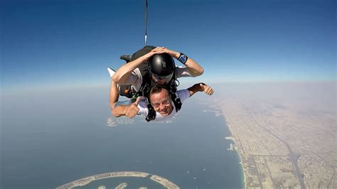 Skydive Dubai "The Palm Jumeirah" 13.000 ft - YouTube