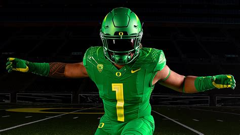 Oregon Ducks Unveil New Nike Football Uniforms – SportsLogos.Net News