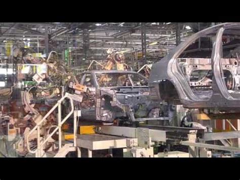 The Factory Robots Building The Toyota Camry Hybrid - YouTube