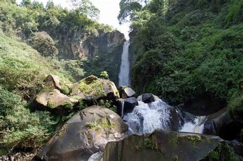 Cool waterfall "Coban Rondo".:Choice Your Holiday