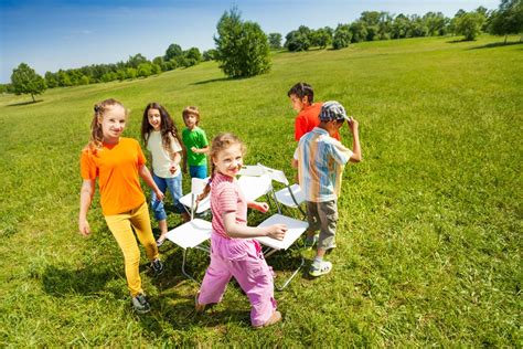 How to Play Musical Chairs - The Perfect All Ages Game! | Game On Family