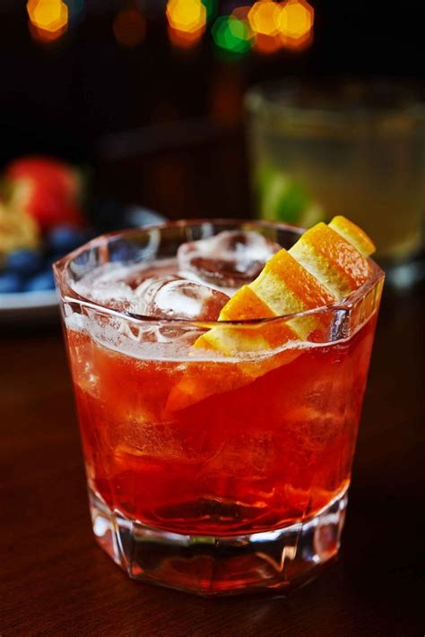 Italian cocktail recipes, sparkling cocktail, Negroni Sbagliato drink ...