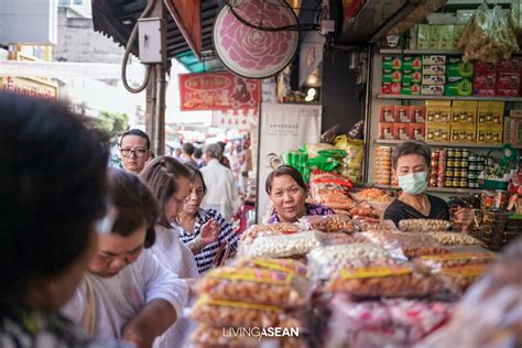 A Day Trip Through Yaowarat / Chinatown Bangkok / Street Food, Cafe, Bar and Hotel