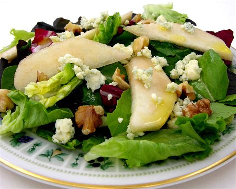 Pear, Blue Cheese, and Walnut Salad | Stemilt