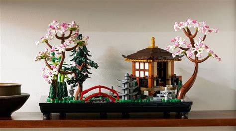 Something's fishy in LEGO Friends le 10315 Tranquil Garden